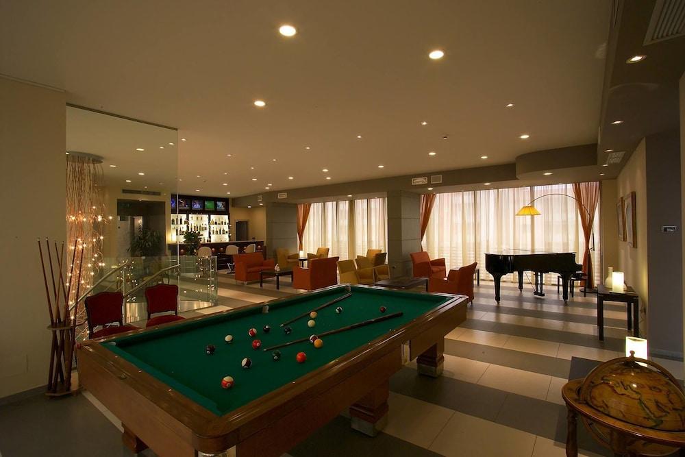 West Florence Hotel - Billiards