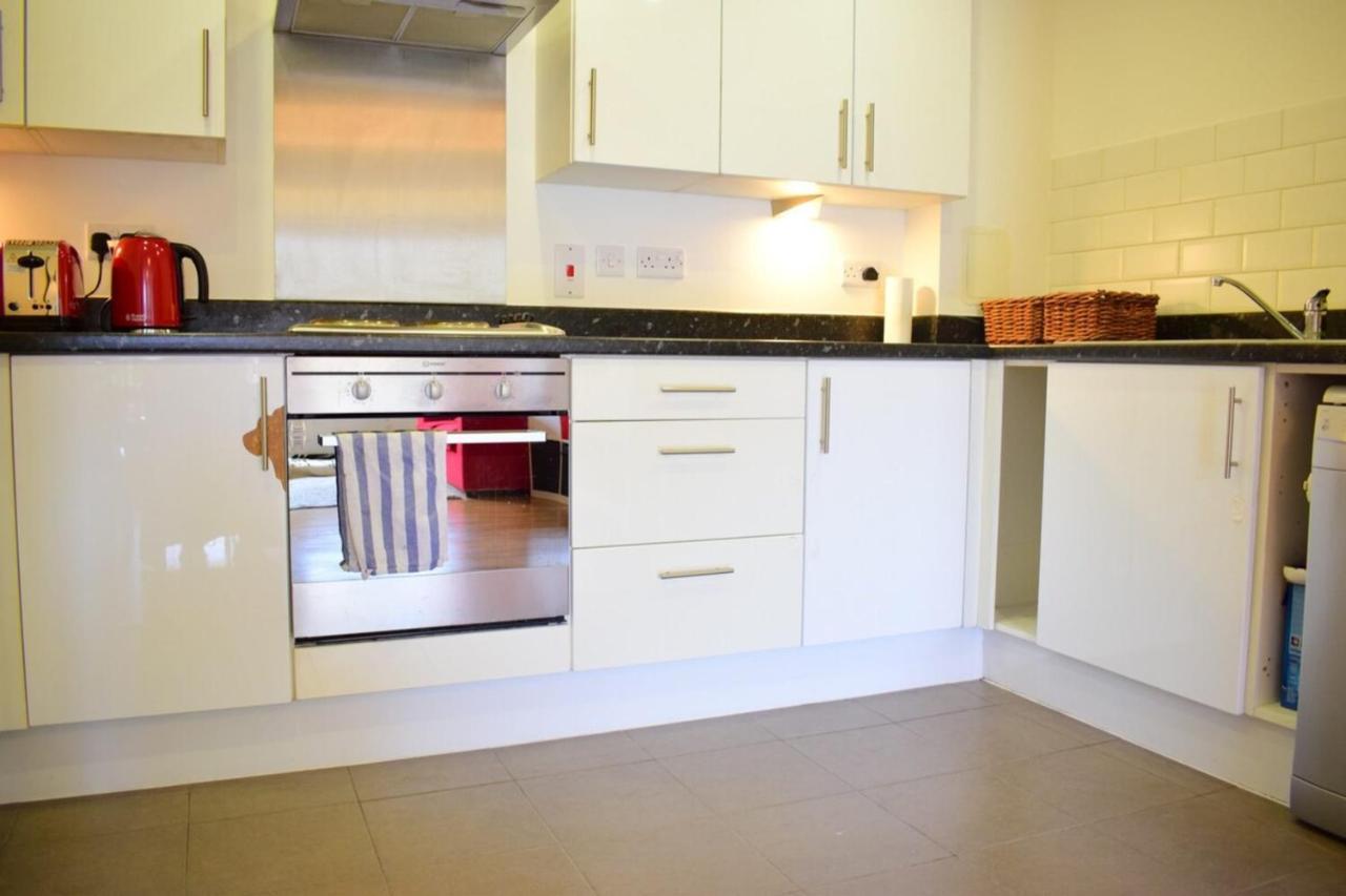 Spacious 2Bed Apartment in Great Location - Other