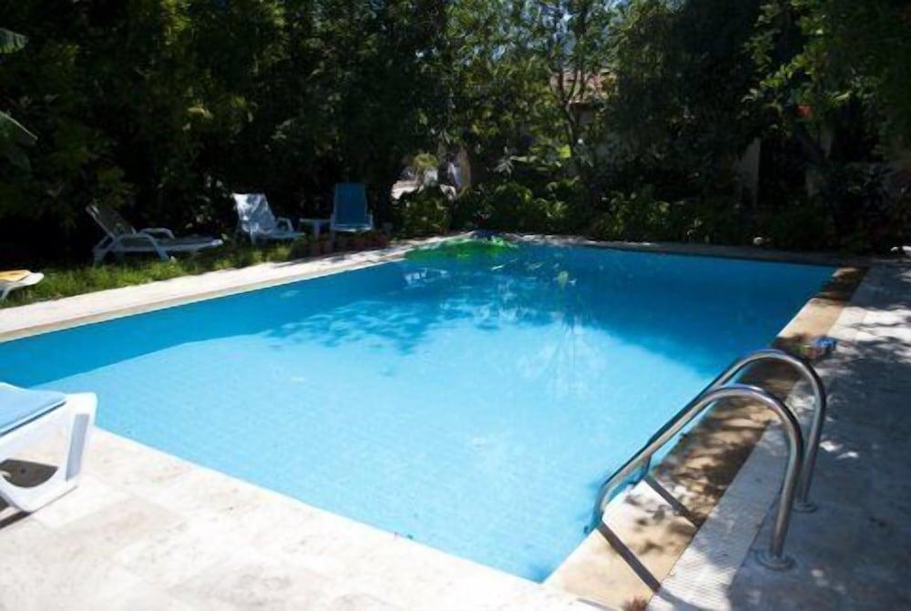 Jenny's House - Outdoor Pool