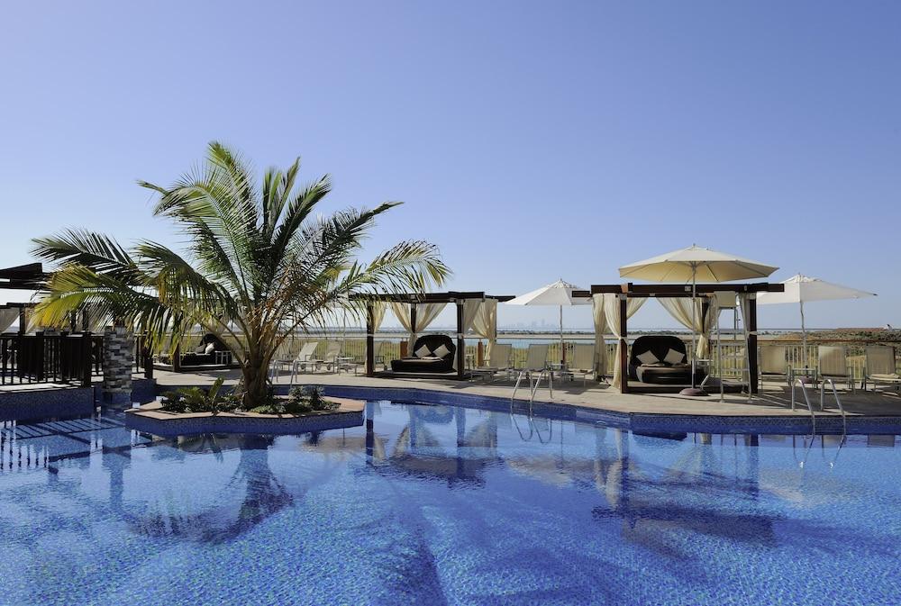 فندق راديسون بلو جزيرة ياس، أبو ظبي - Pool