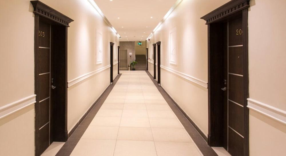 Jenan Al Sharq - Hallway