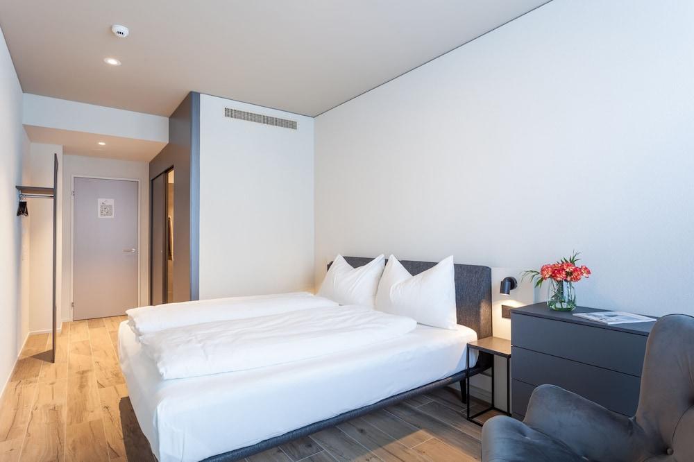 Centurion Swiss Quality Towerhotel - Room