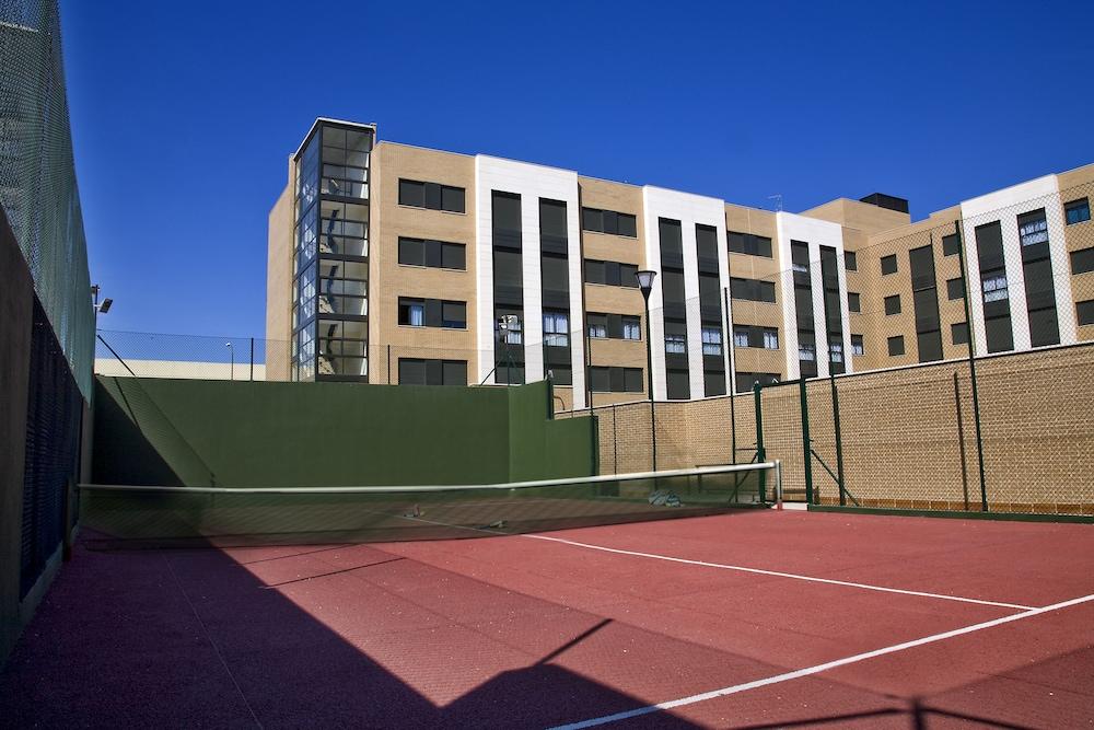 Compostela Suites Apartments - Sport Court