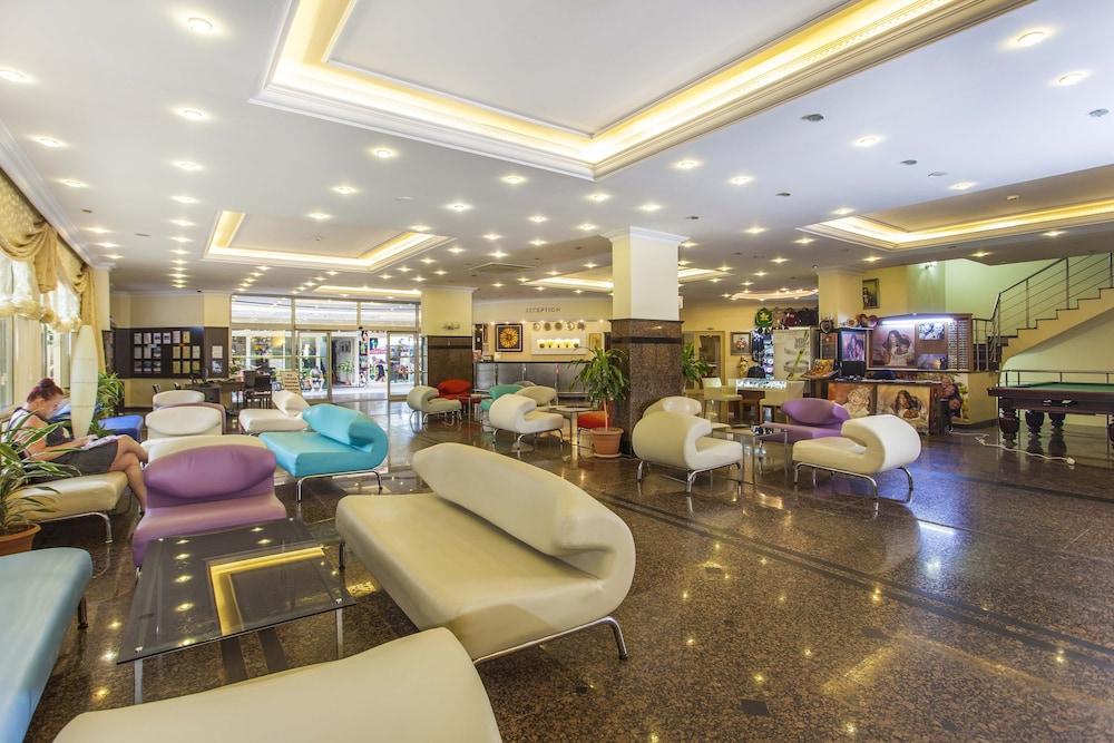 Kleopatra Royal Palm Hotel - Lobby Sitting Area