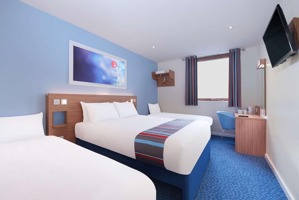 Travelodge Cardiff Atlantic Wharf Hotel - Room