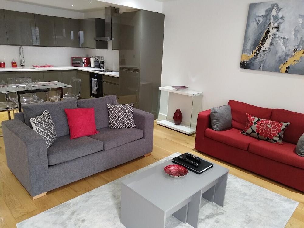Riis Apartments Camberley - Featured Image