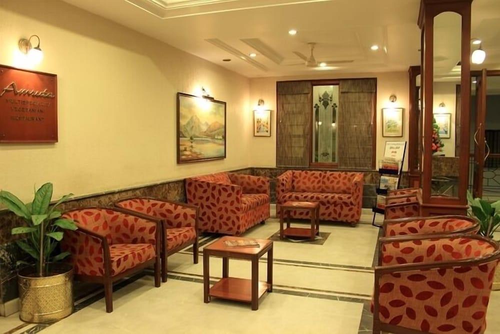Hotel Basant Residency - Lobby Sitting Area
