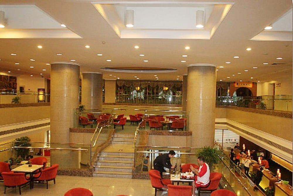 Beijing Continental Grand Hotel - Lobby Sitting Area
