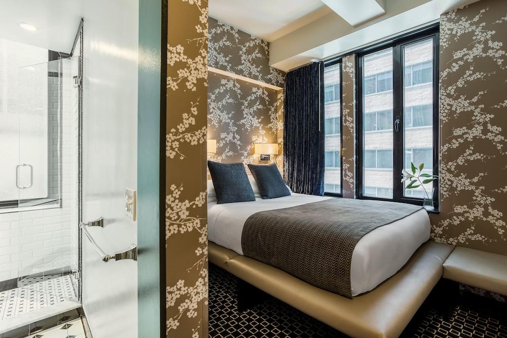 45 Times Square Hotel - Room