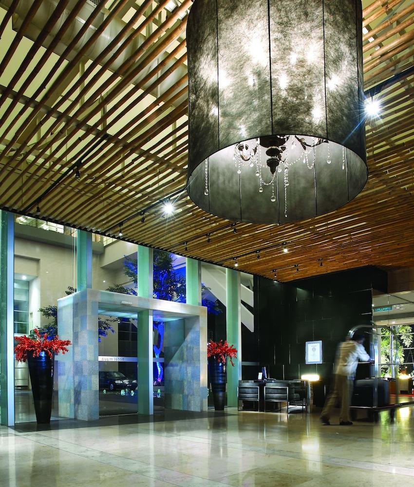 Hotel Maya Kuala Lumpur City Center - Lobby