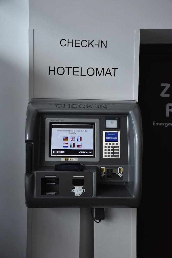 HB1 Budget Hotel - contactless check in - Interior