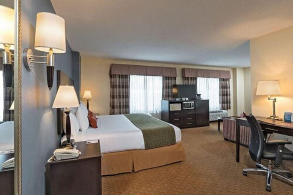 Best Western Plus Hotel & Conference Center - Room