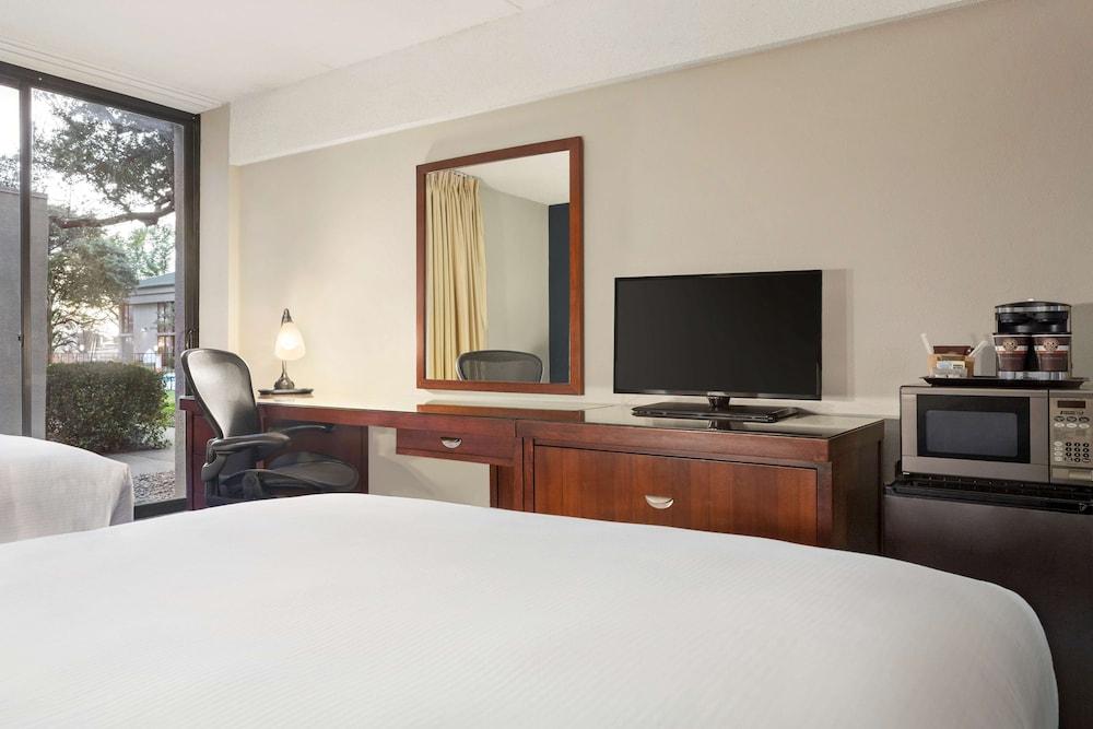 DoubleTree by Hilton Dallas - DFW Airport North - Room