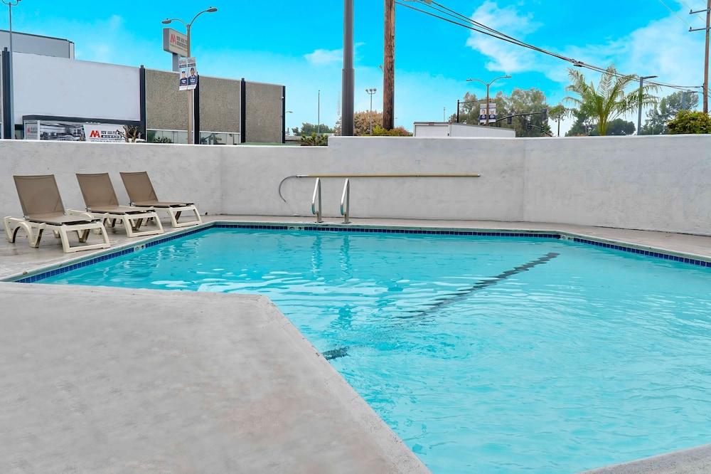 Motel 6 El Monte, CA - Los Angeles - Outdoor Pool