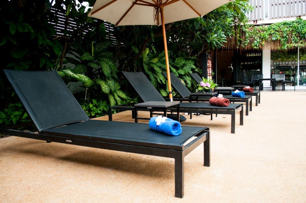 Signature Pattaya Hotel - Outdoor Pool