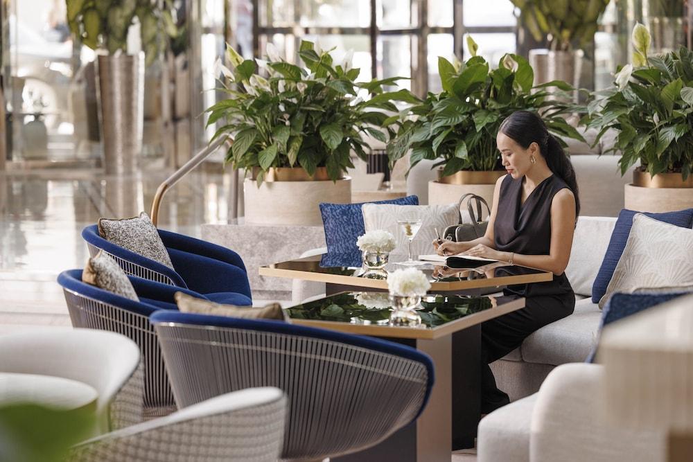 Jumeirah Emirates Towers - Lobby Lounge