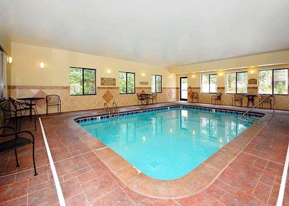 Comfort Suites Sanford - Pool