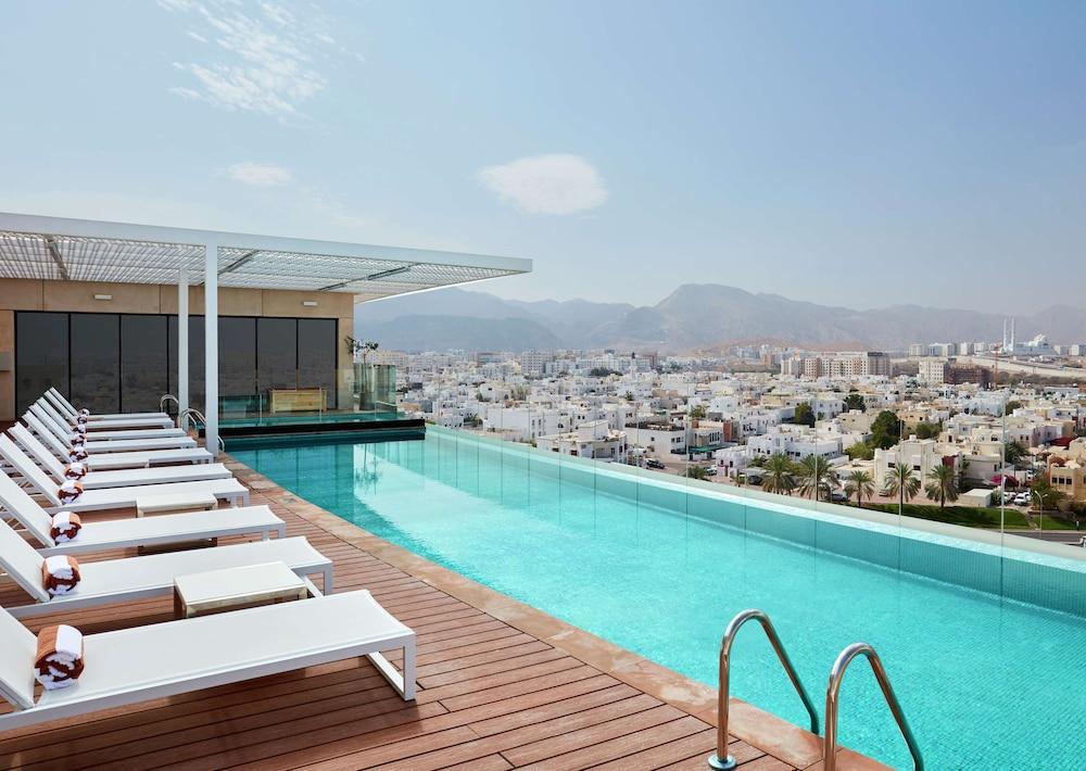 Hilton Garden Inn Muscat Al Khuwair - Pool