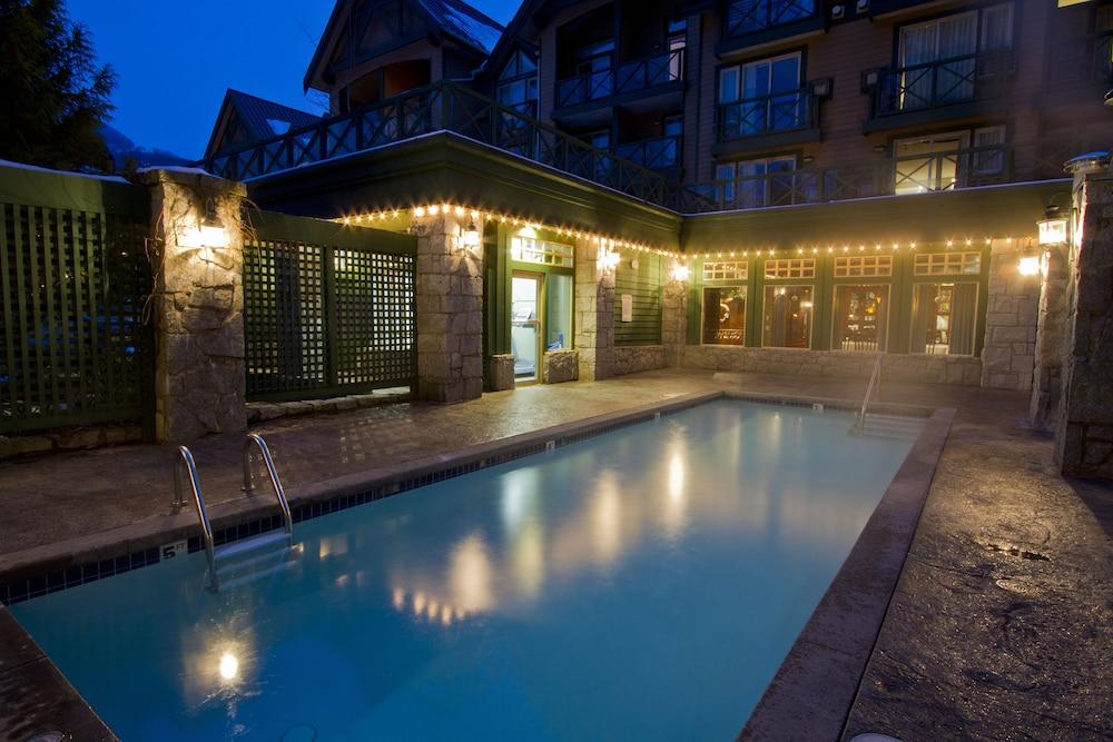 Pinnacle Hotel Whistler Village - Outdoor Pool
