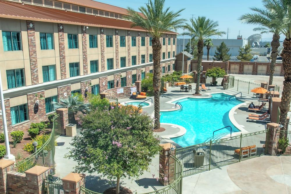 Cannery Hotel & Casino - Pool