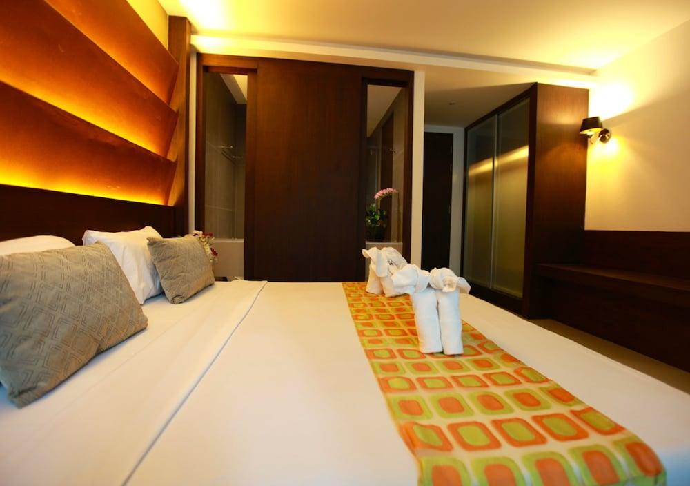 The Bangkok Major Suite - Room