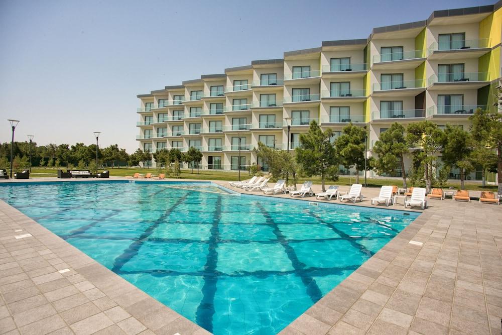 Homebridge Hotel Apartments - Outdoor Pool