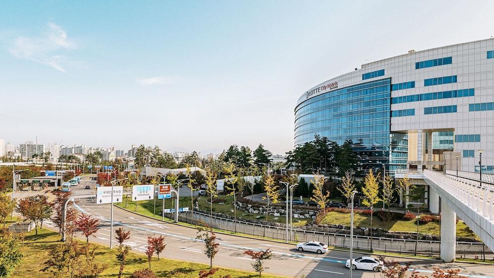 Lotte City Hotel Gimpo Airport - Featured Image