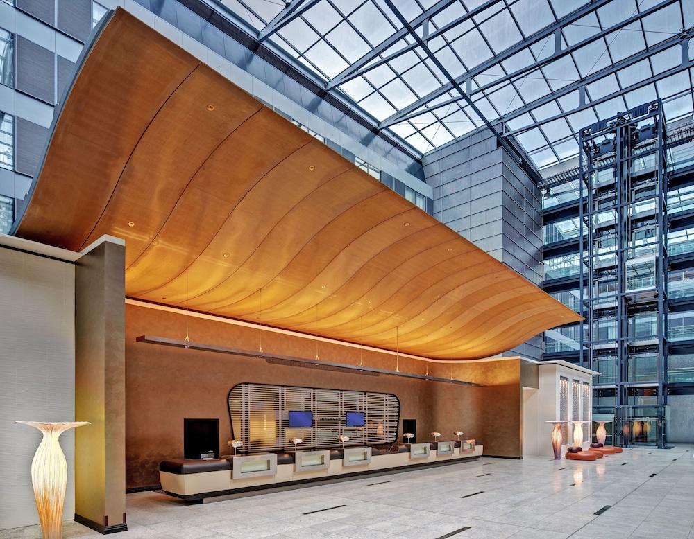 Hilton Frankfurt Airport - Reception Hall