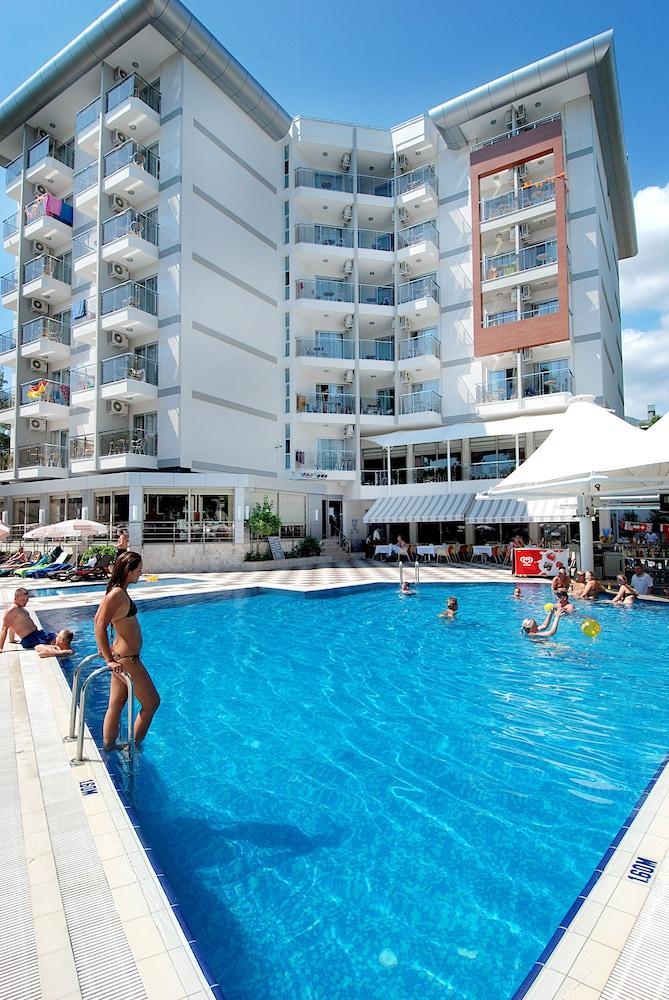 Grand Okan Hotel - Outdoor Pool