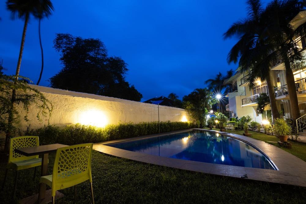 Sharanam Green Resort - Pool