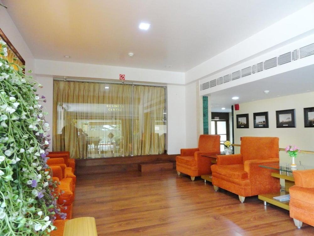 The Senator Hotel - Lobby