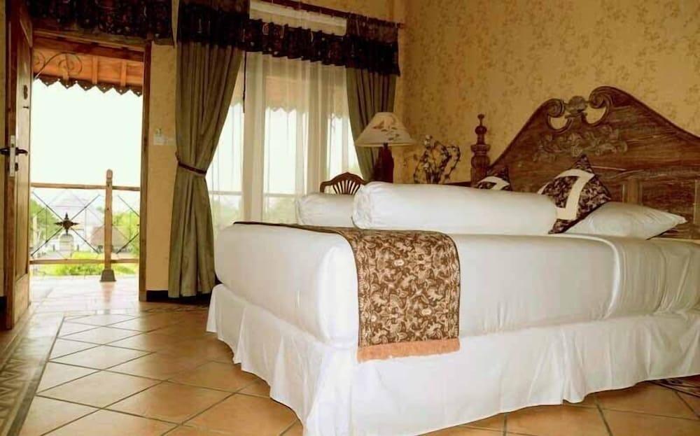 Omah Sinten Heritage Hotel & Resto - Room