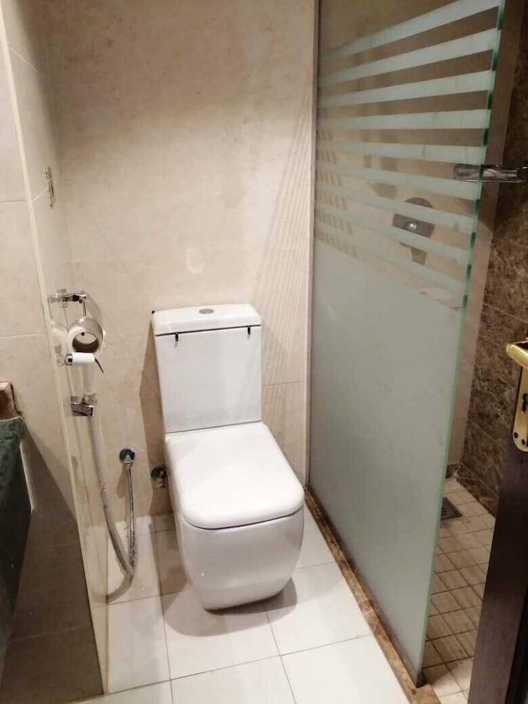Baraket Al Saada Hotel - Bathroom