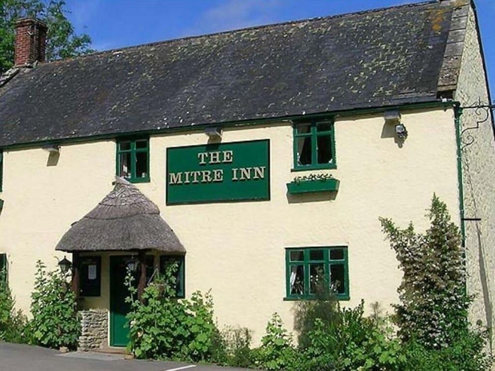 The Mitre Inn - Exterior