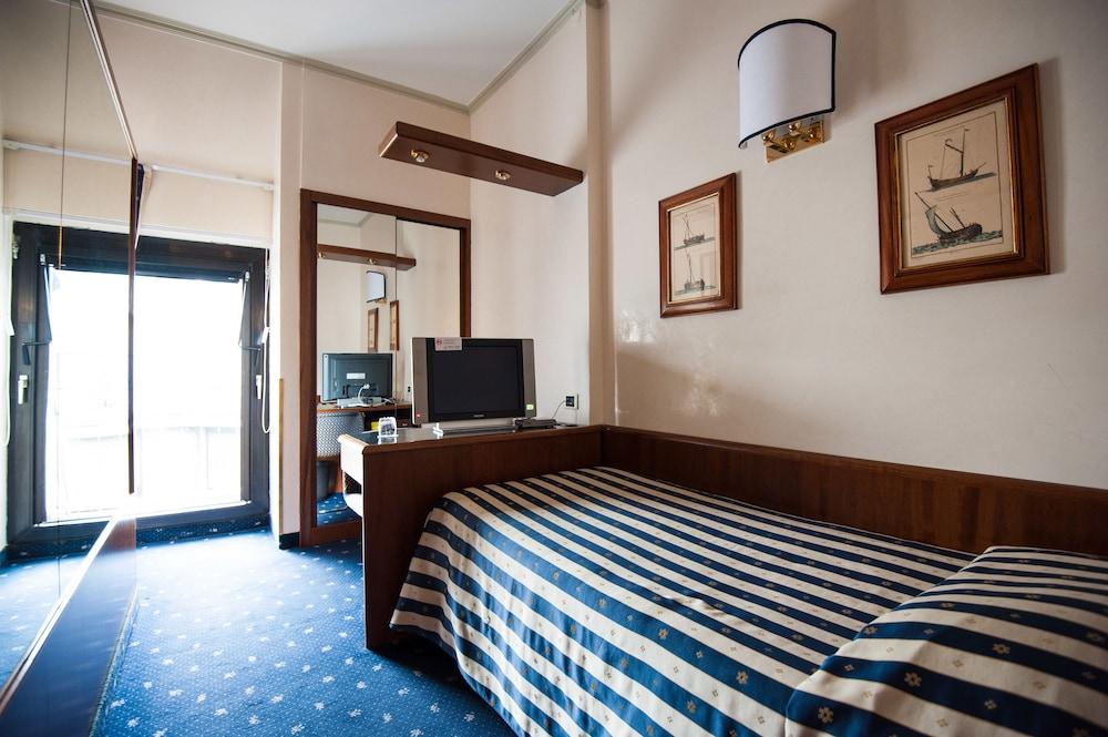 Hotel Flora - Room