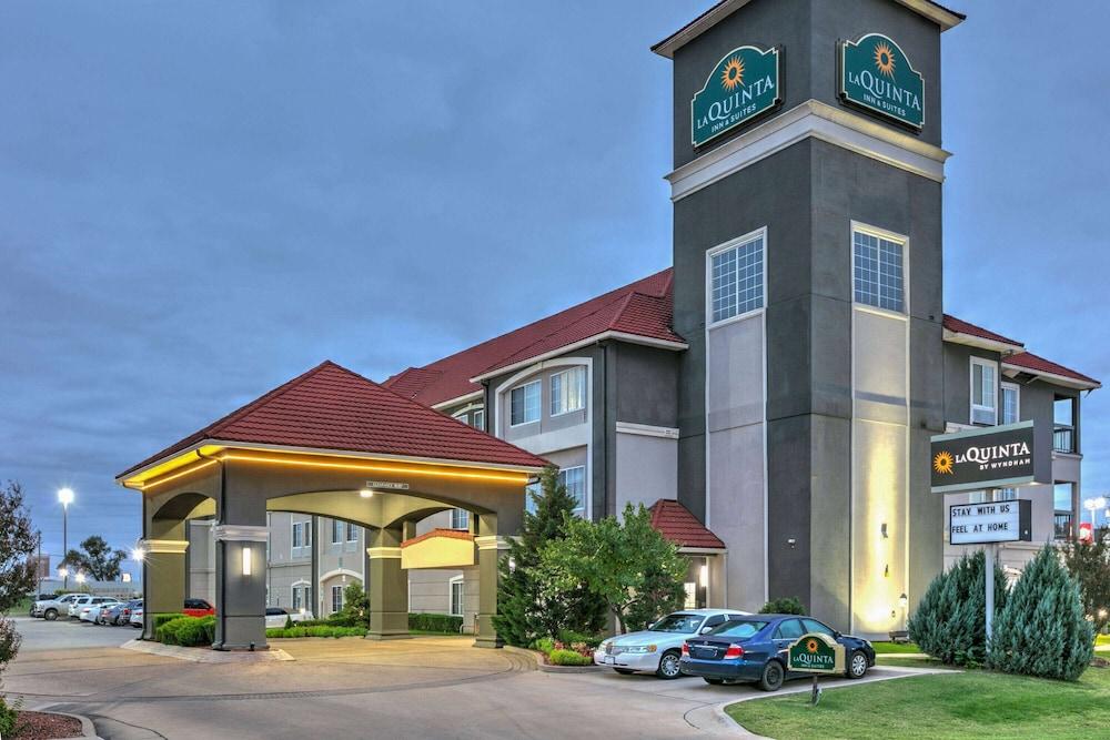 La Quinta Inn & Suites by Wyndham Tulsa Airpt / Expo Square - Featured Image