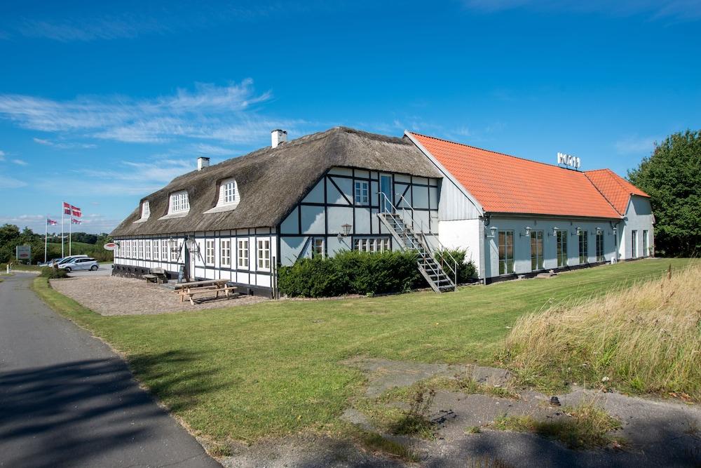 Hotel Årslev Kro - Exterior