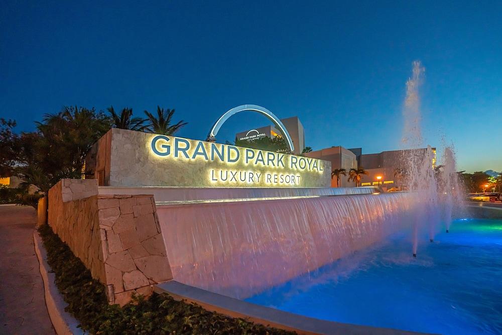 Grand Park Royal Cancun -  All Inclusive - Lobby