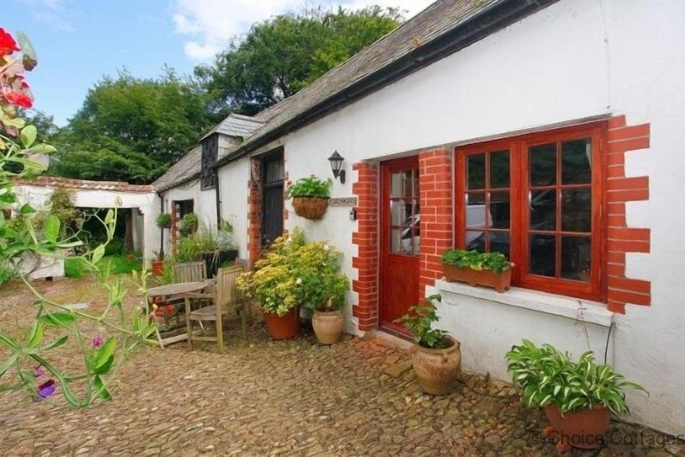 Monkleigh Coachmans Cottage 1 Bedroom - Featured Image