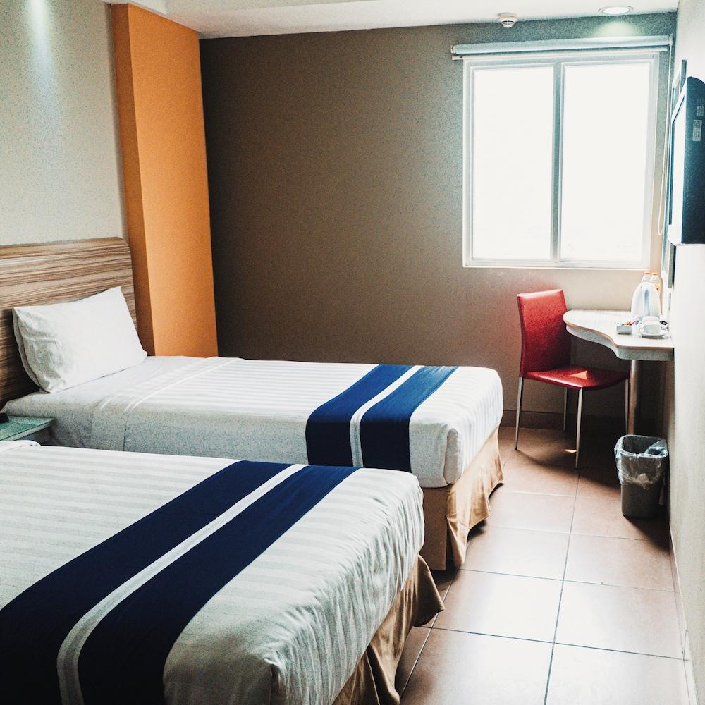 Metland Hotel Bekasi - Room