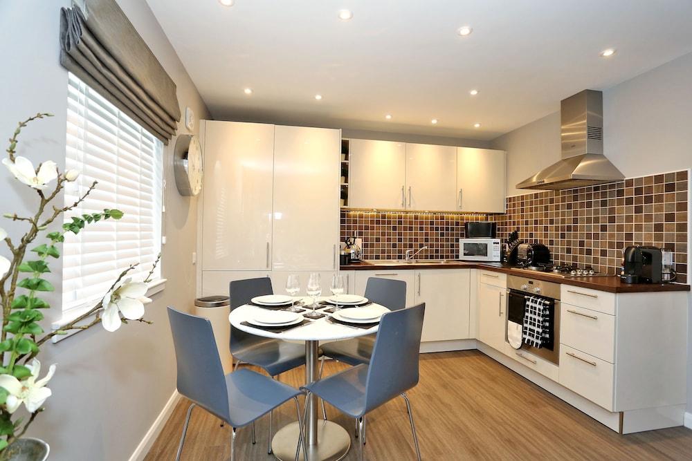 Town & Country Apartments -Priory Park - Private kitchen