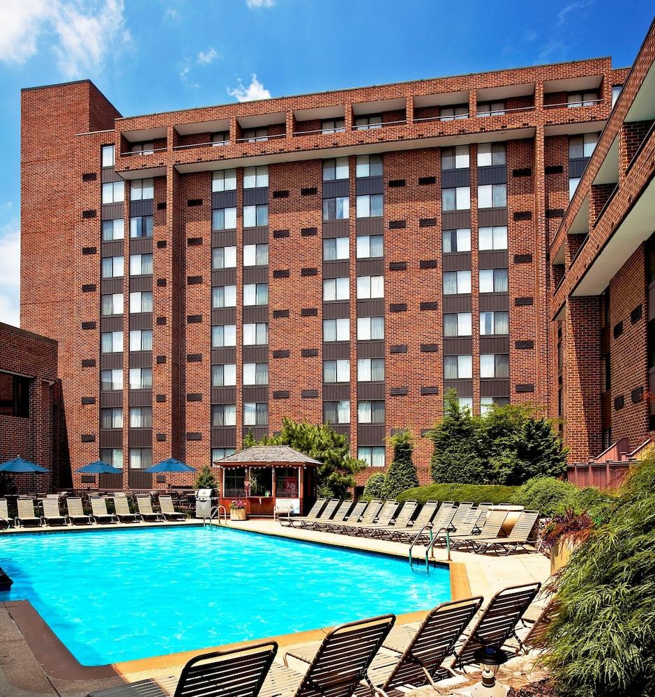 Sheraton Harrisburg Hershey Hotel - Outdoor Pool