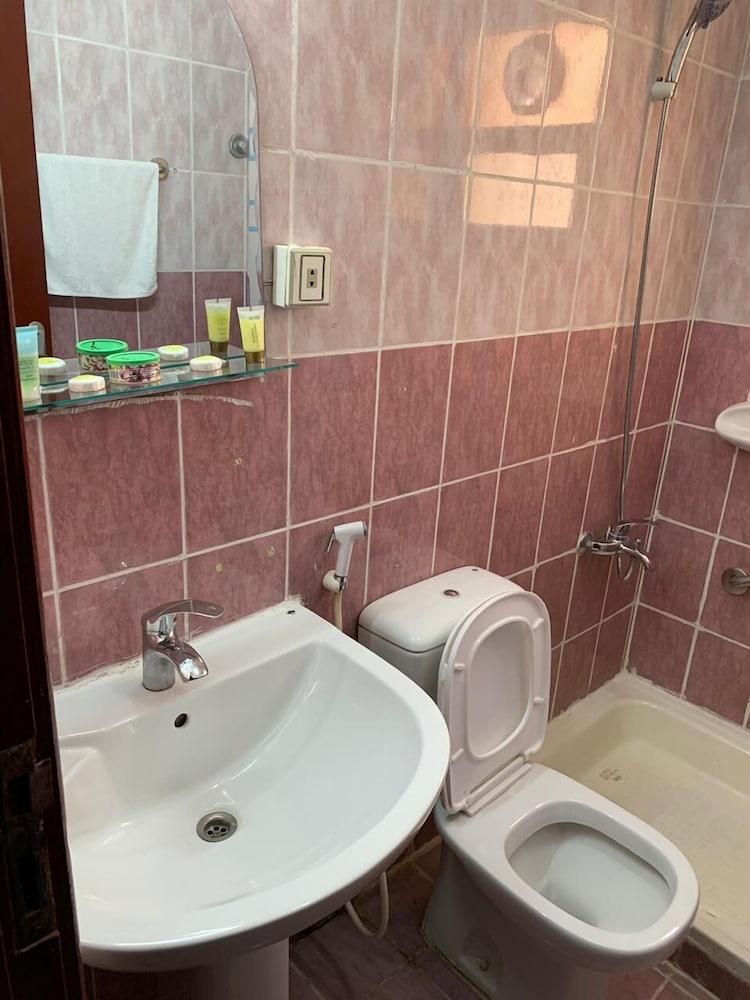 Al Rawdha Hotel Flats - Bathroom