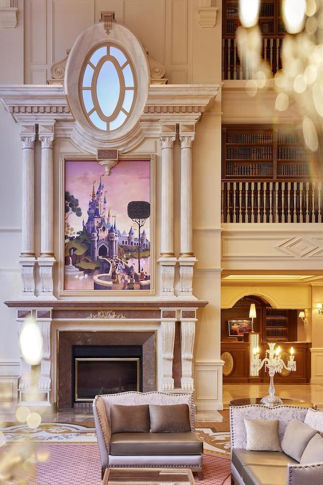 Disneyland® Hotel - Reception