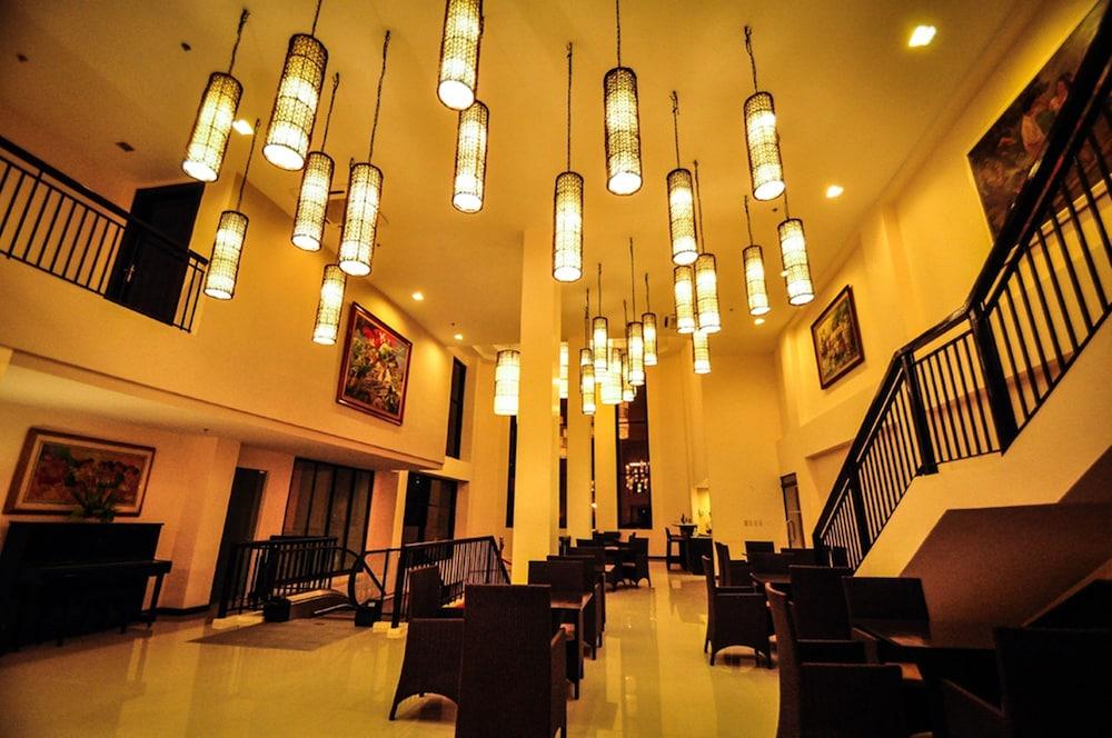 Bauan Plaza Hotel - Lobby