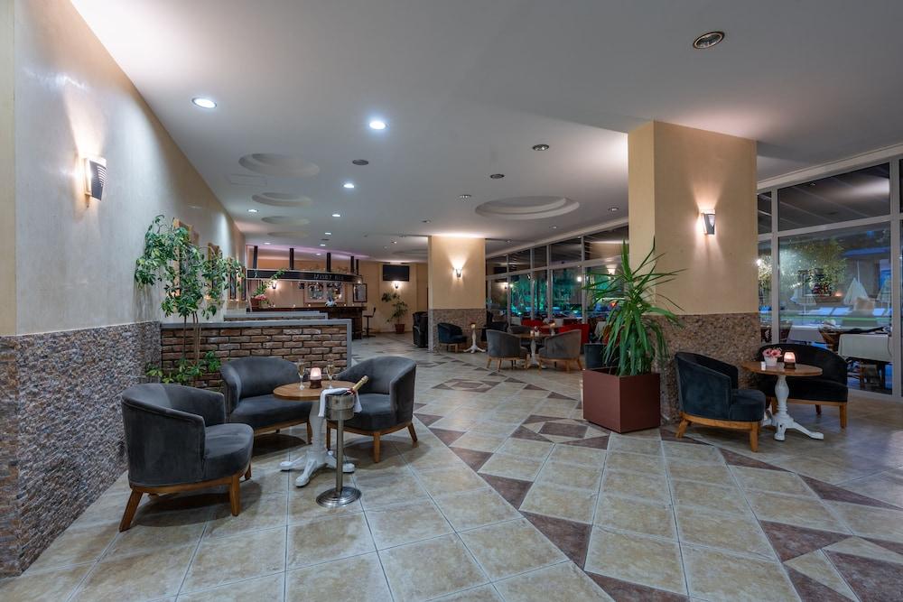 Grand Viking Hotel - All Inclusive - Lobby Sitting Area