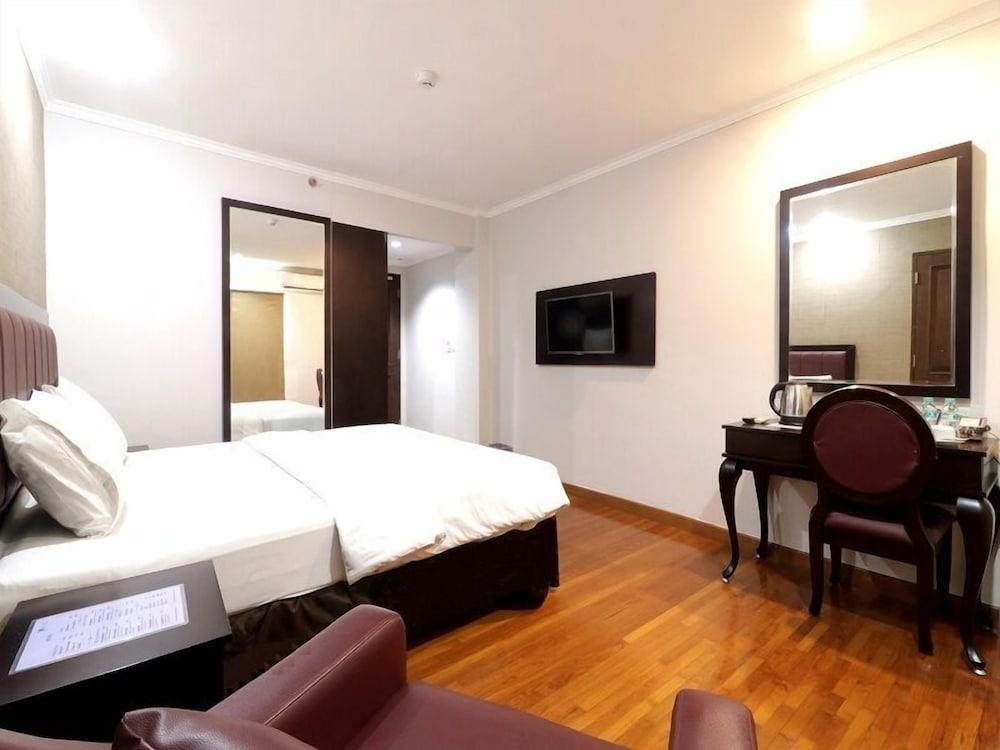 P Hotel Jakarta - Room