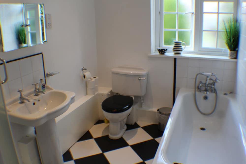Moleside Cottage - Bathroom