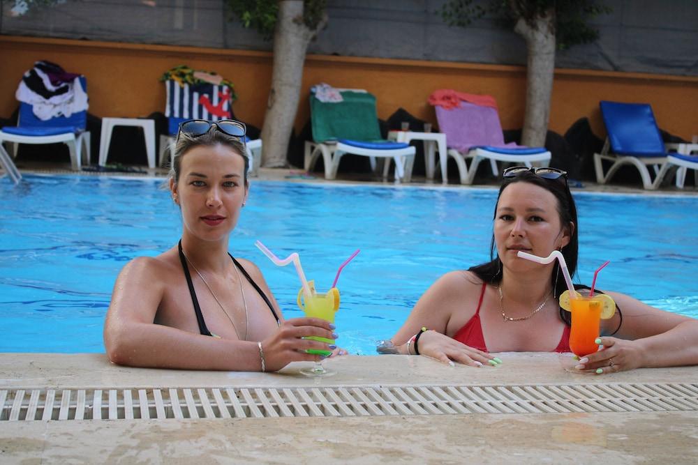 Bin Billa Hotel - Pool