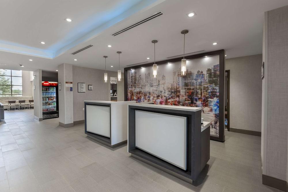 Executive Residency by Best Western Toronto-Mississauga - Lobby